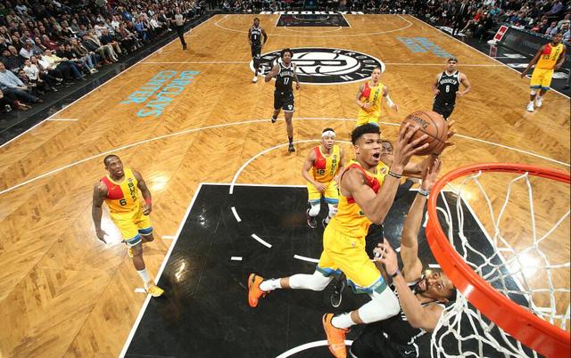  字母哥肘击对手被联盟禁赛两场  