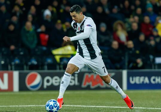  雷恩队长里程碑战役，攻入个人百球里程碑  