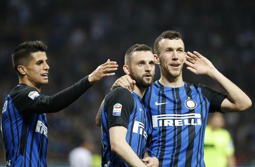  国际米兰击败AC米兰锁定欧冠席位  